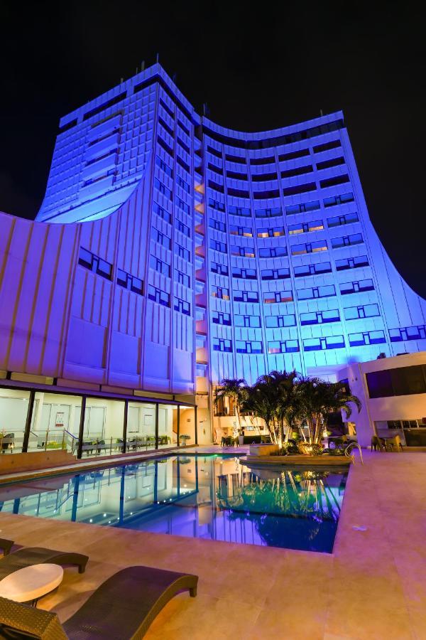 Hotel Casino Internacional Cucuta Luaran gambar The hotel at night